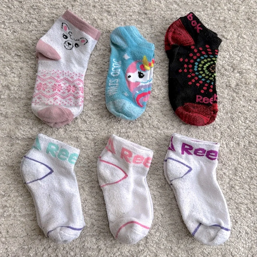 Gently Worn Girl's Reebok (4 Pr.) and Novelty Socks (2 Pr.) Size 7 (6-8)